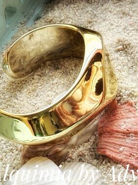 RESIN Shiny Gold Sculpted Cuff Bracelet